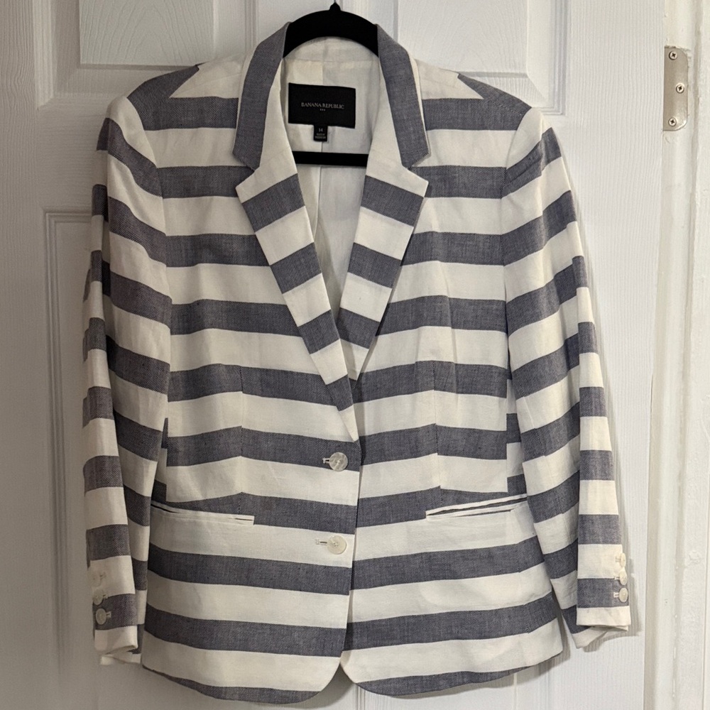 EUC Banana Republic Women's Striped Blazer in Navy and Cream